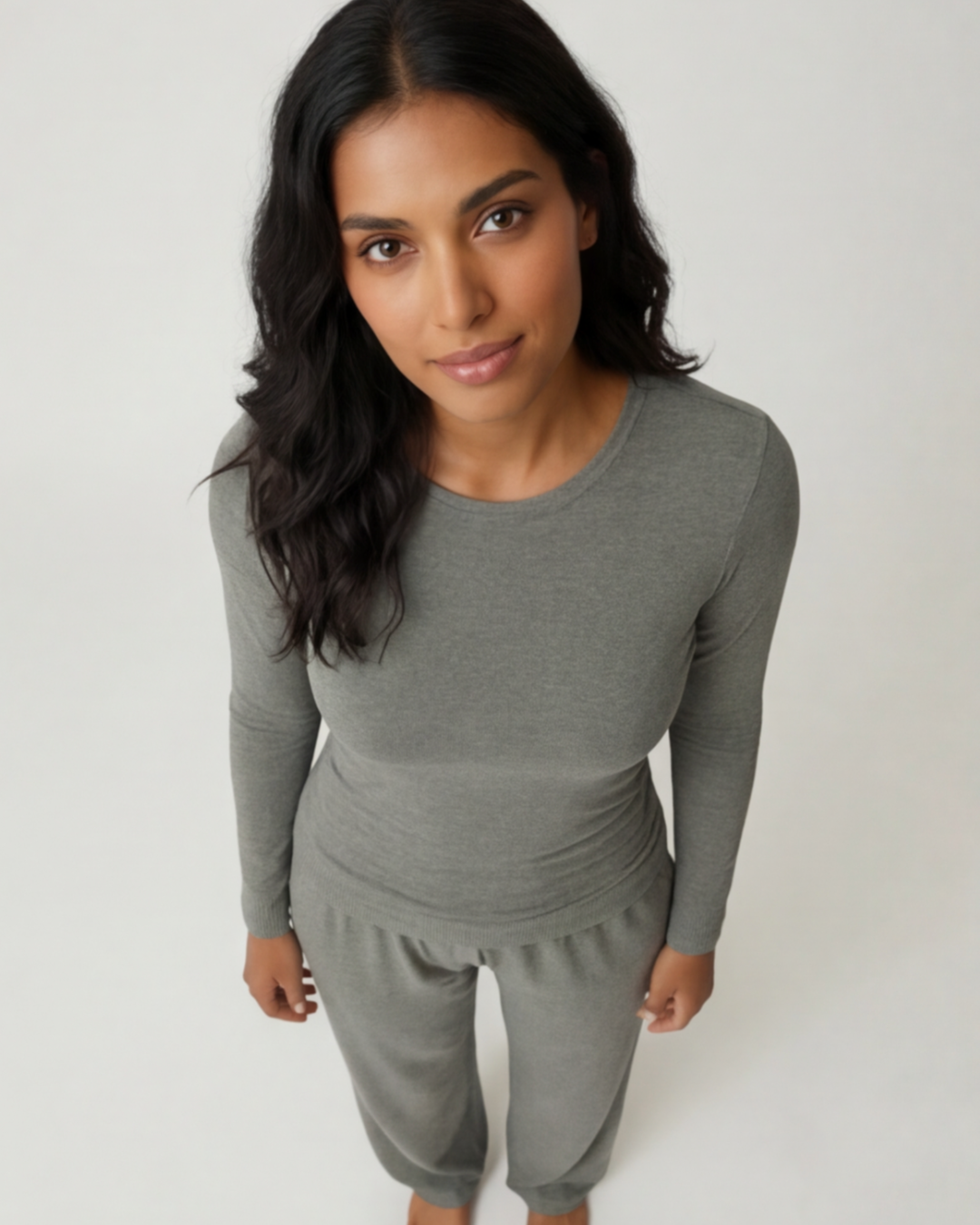 Women’s Minimalist Two-Piece Loungewear Set – Elegant Soft-Fit Outfit