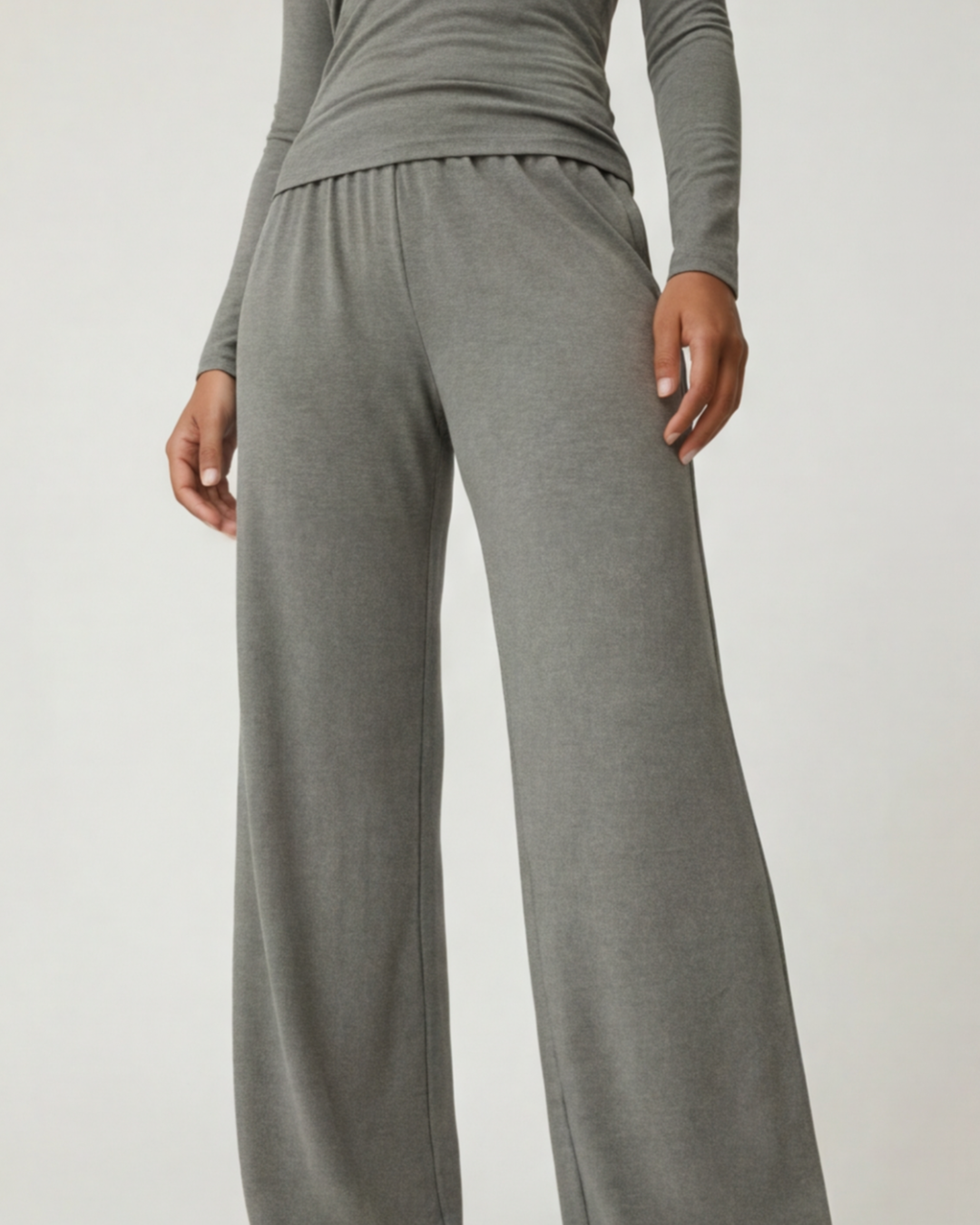 Women’s Minimalist Two-Piece Loungewear Set – Elegant Soft-Fit Outfit