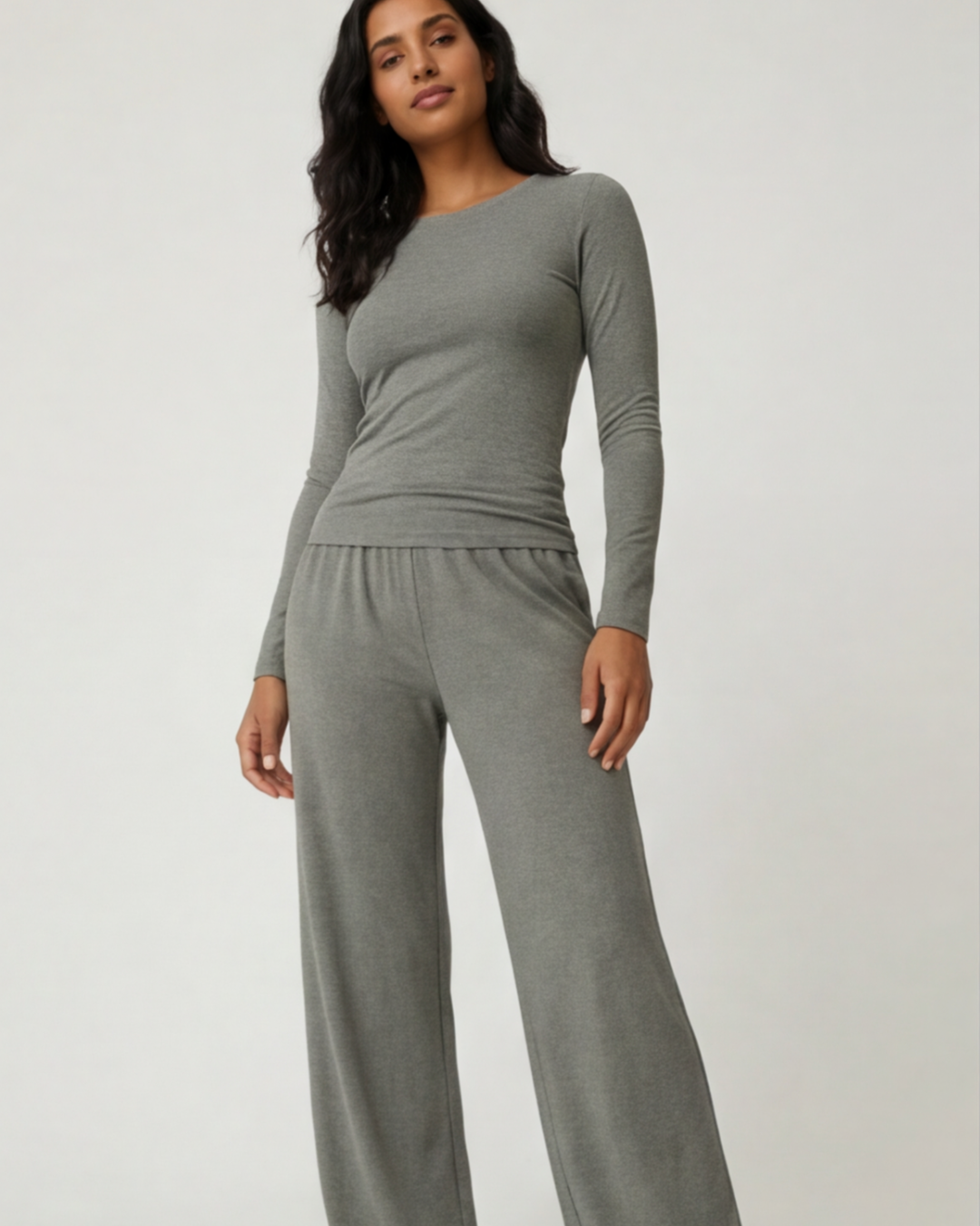 Women’s Minimalist Two-Piece Loungewear Set – Elegant Soft-Fit Outfit