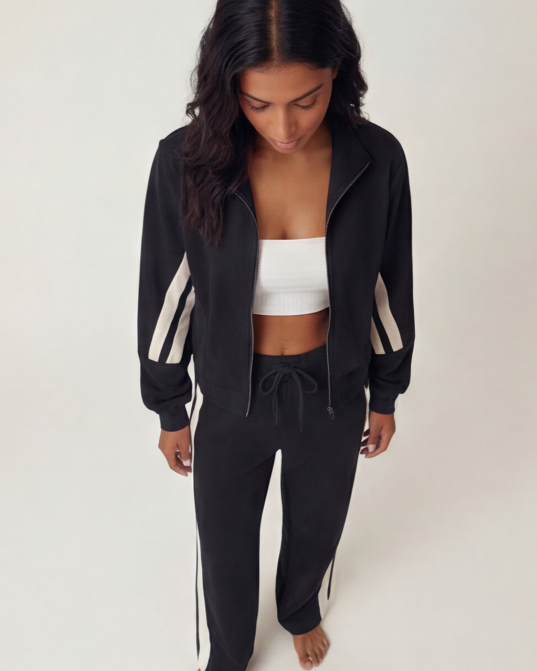 Women’s Trendy Two-Piece Training Set – Stylish Comfortable Tracksuit