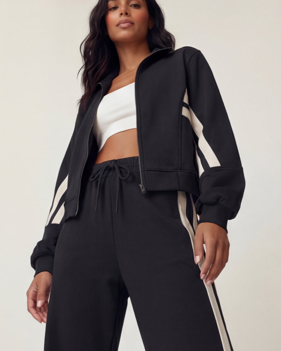 Women’s Trendy Two-Piece Training Set – Stylish Comfortable Tracksuit