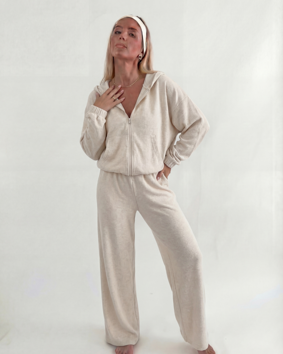 Women’s Stylish Two-Piece Loungewear Set – Casual Hoodie and Wide-Leg Pants