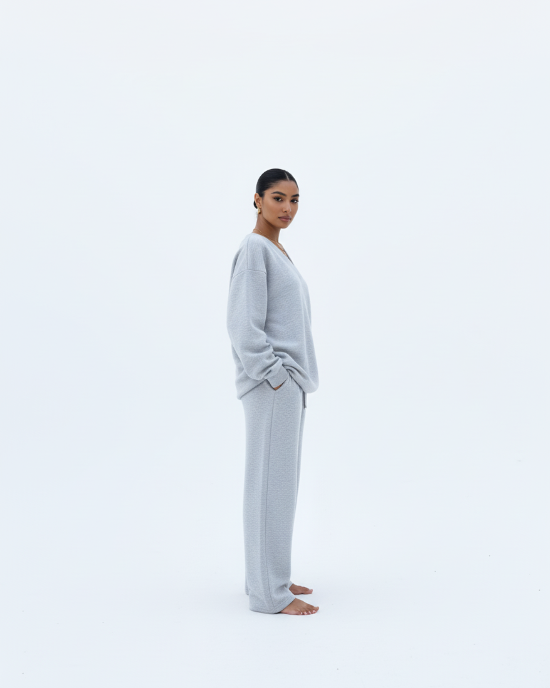 Soft Light Grey Women’s Tracksuit Set – V-Neck Pullover & Relaxed Pants