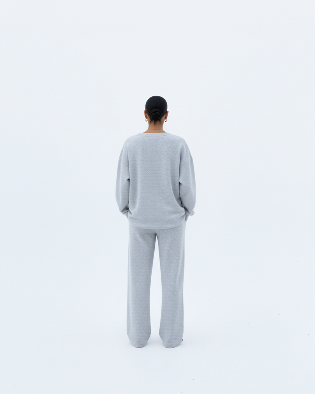 Soft Light Grey Women’s Tracksuit Set – V-Neck Pullover & Relaxed Pants