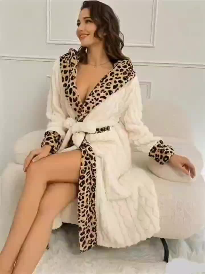 Women’s Elegant Soft Plush Robe – Warm Flannel Leopard Print Loungewear