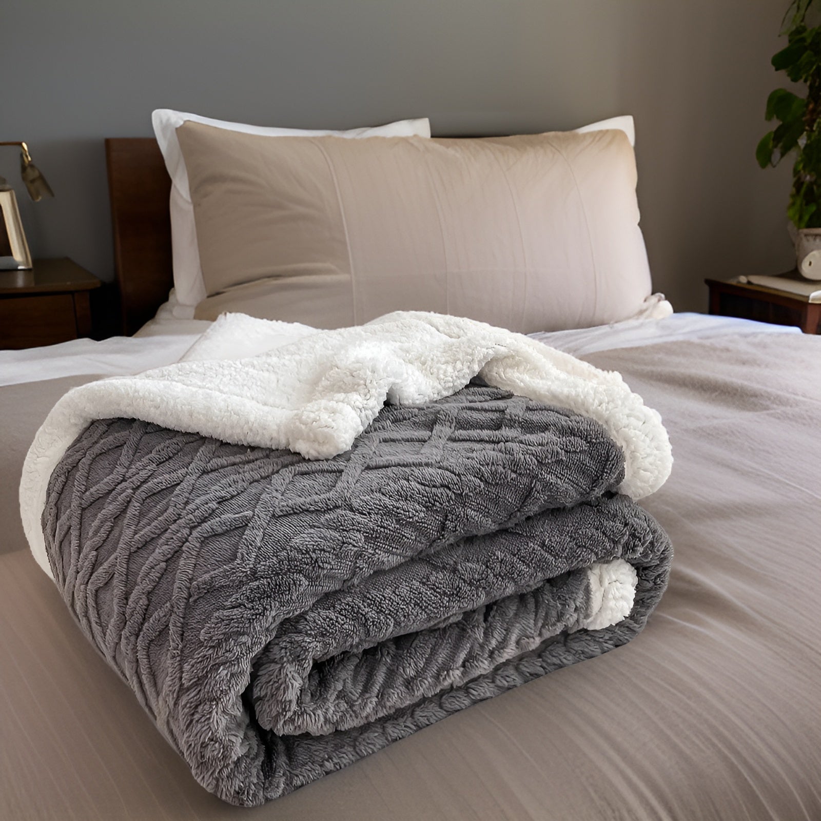 Luxurious Double-Sided Fleece Blanket for Ultimate Winter Comfort