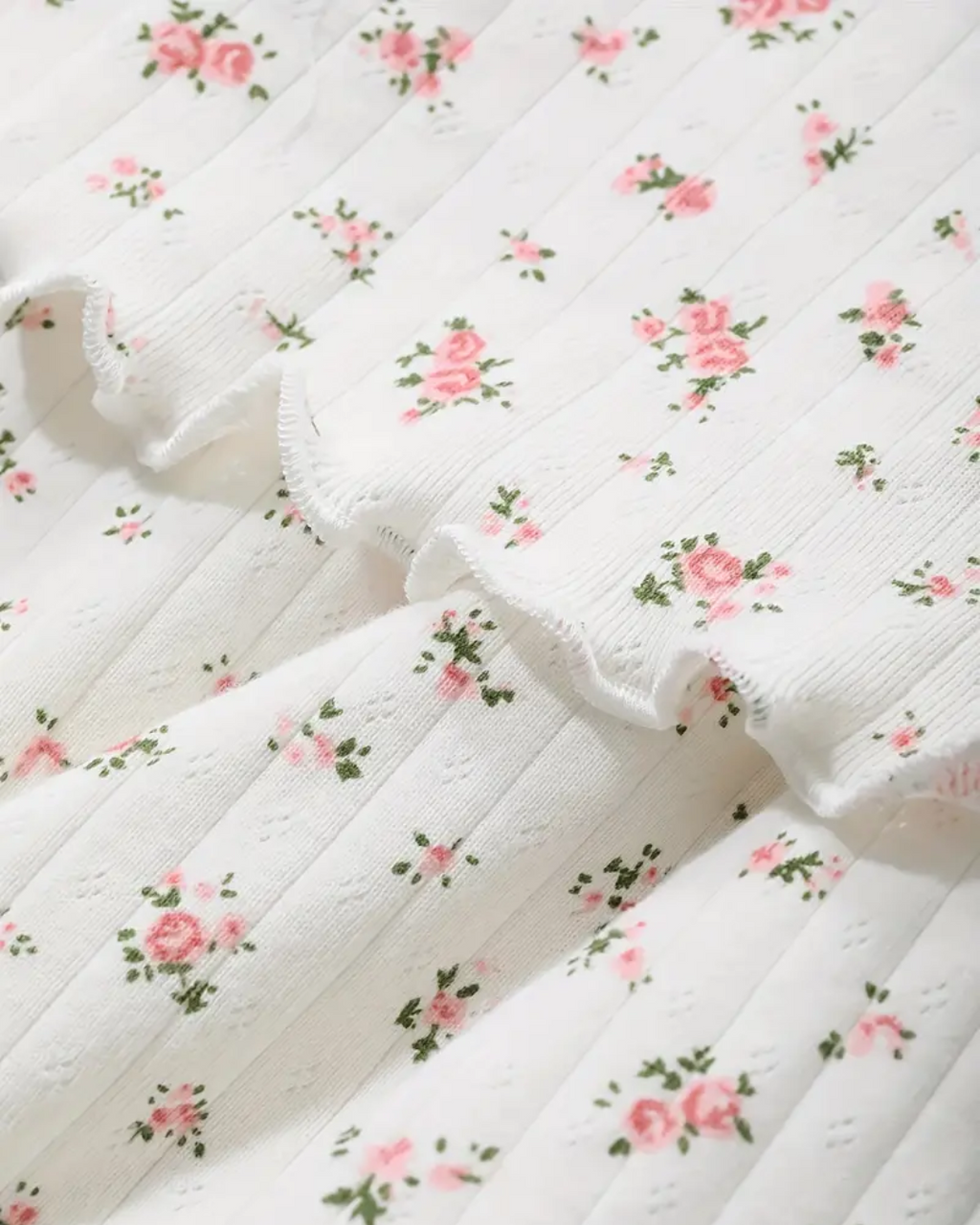 Women's Sleeveless Floral Pajamas - Relaxed-fit top and full-length pants