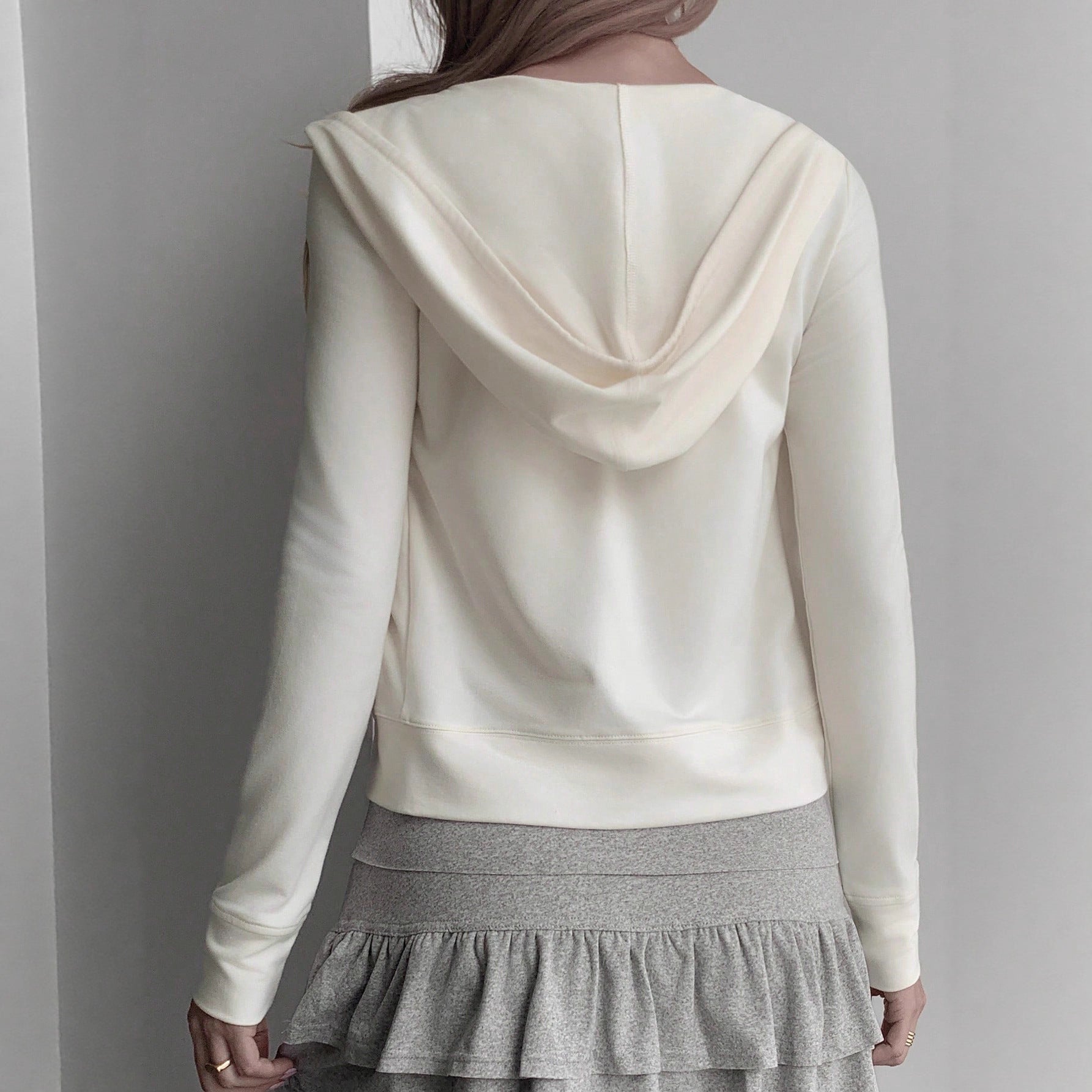 Women’s White Fitted Hooded Jacket – Elegant Zip-Up Hoodie