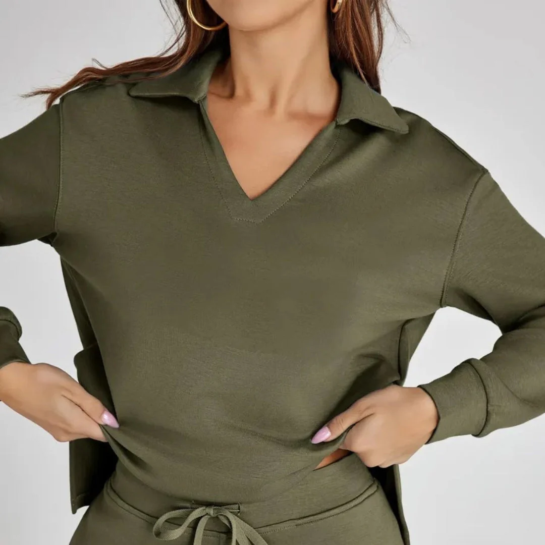 Women's Two-Piece Tracksuit – V-Neck Top with Long Sleeves and Wide-Leg Trousers