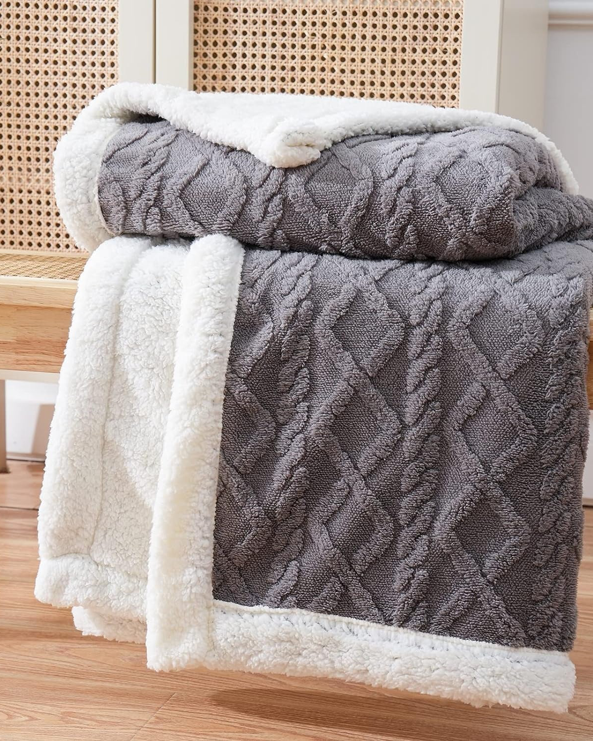 Luxurious Snuggle Throw with a Velvety-Soft Texture for Ultimate Comfort