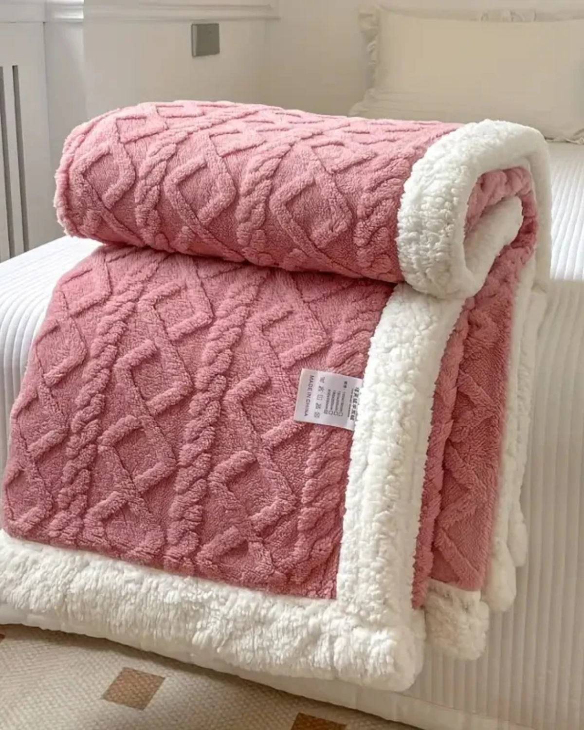 Luxurious Snuggle Throw with a Velvety-Soft Texture for Ultimate Comfort