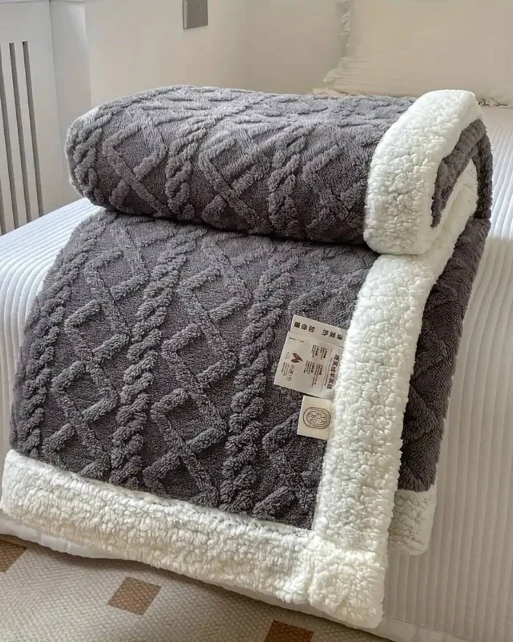 Luxurious Snuggle Throw with a Velvety-Soft Texture for Ultimate Comfort