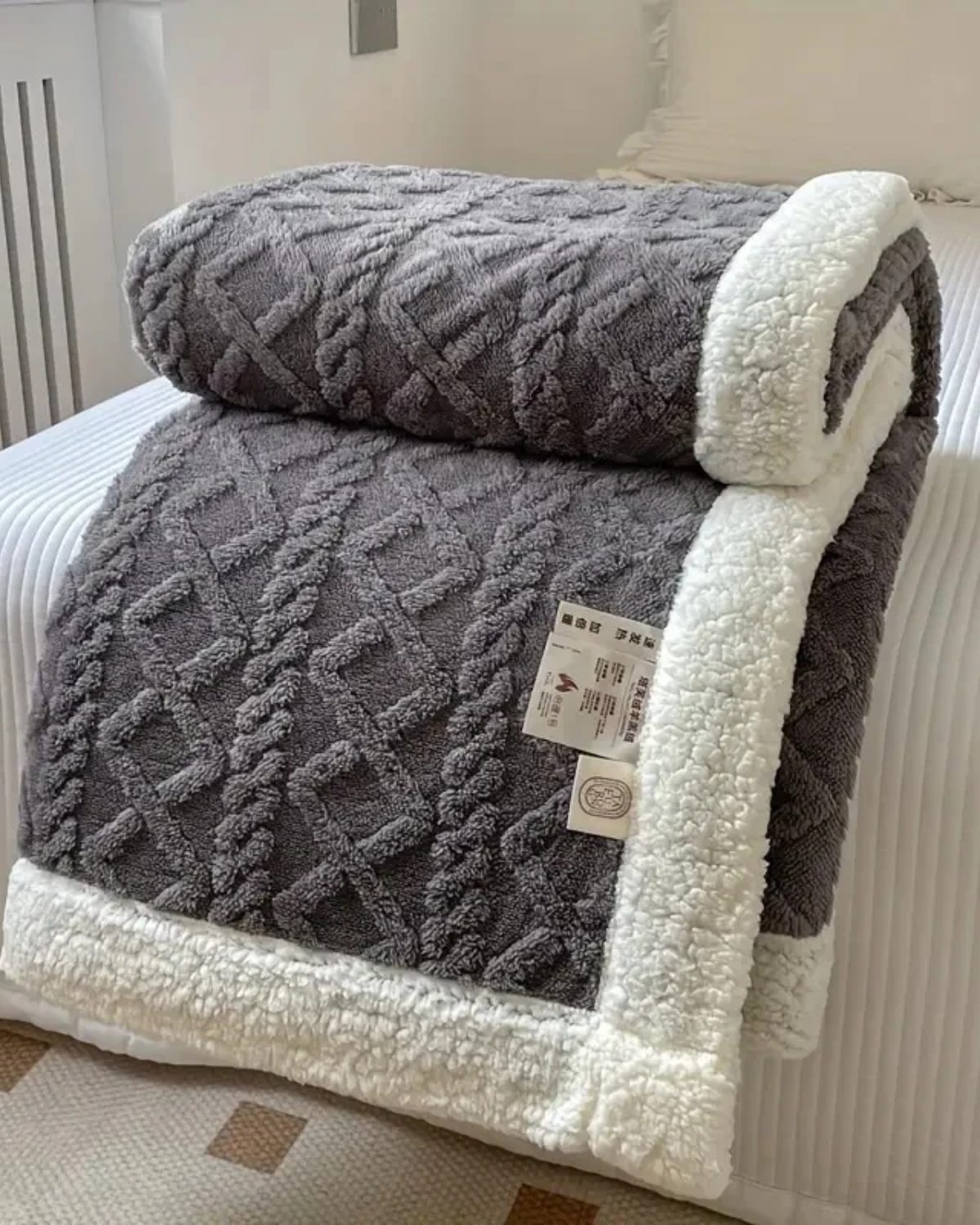 Luxurious Snuggle Throw with a Velvety-Soft Texture for Ultimate Comfort
